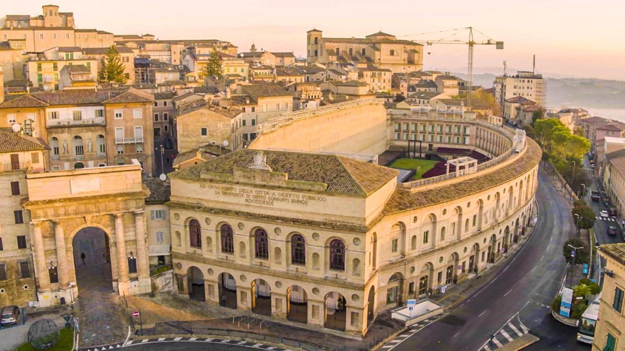 - Casa Manzoni - Luminoso Appartamento Zona Sferisterio Macerata Exterior photo