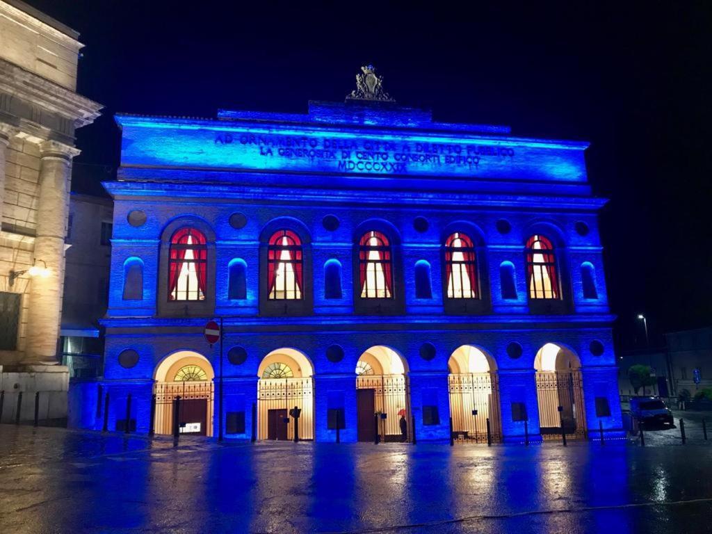 - Casa Manzoni - Luminoso Appartamento Zona Sferisterio Macerata Exterior photo